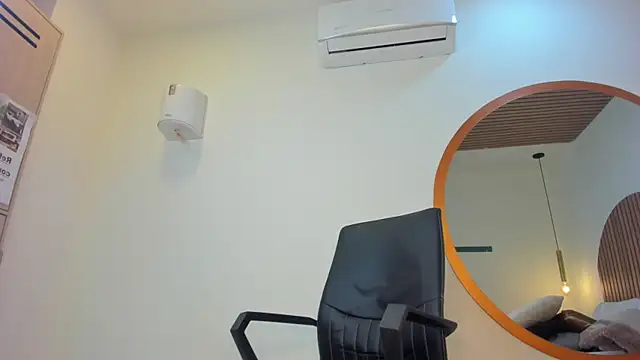 Snapshot of KenyaCopper chatting on 03/23/25, 05:43 KenyaCopper online show from 03/23/25, 05:43