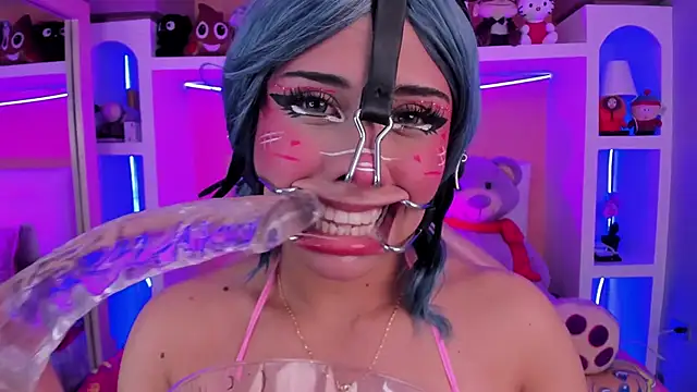 miss   megan online show from 05/19/26, 02:40