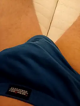 Snapshot of flo000031 chatting on 03/15/25, 08:43 flo000031 online show from 03/15/25, 08:43