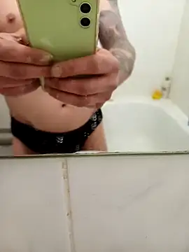 Snapshot of flo000031 chatting on 03/21/25, 11:34 flo000031 online show from 03/21/25, 11:34