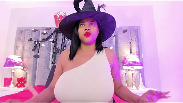 Snapshot of Ciara_Benet chatting on 10/18/25, 12:17 Ciara Benet online show from 10/18/25, 12:17