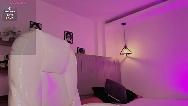 Miller Vanessa  online show from 10/16/25, 08:32