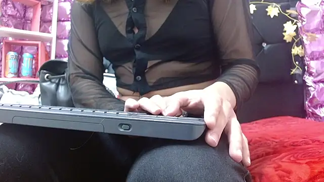 Snapshot of poisondost_hot chatting on 10/14/25, 11:55 poisondost hot online show from 10/14/25, 11:55