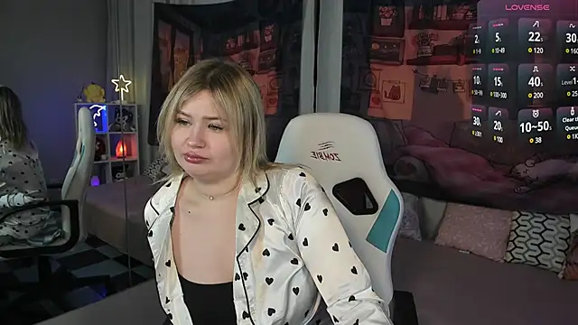 Snapshot of MargoBryan chatting on 03/11/25, 10:29 MargoBryan online show from 03/11/25, 10:29