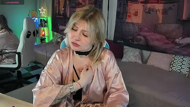 Snapshot of MargoBryan chatting on 03/13/25, 07:50 MargoBryan online show from 03/13/25, 07:50