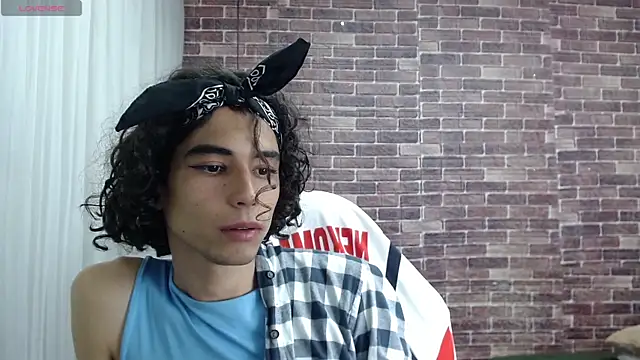 Snapshot of andrea_ocasio chatting on 02/14/25, 01:51 andrea ocasio online show from 02/14/25, 01:51