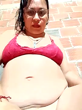 Snapshot of promiscuous-indecent-momm chatting on 04/26/26, 03:15 promiscuous-indecent-momm online show from 04/26/26, 03:15