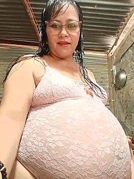 Snapshot of promiscuous-indecent-momm chatting on 07/18/26, 08:56 promiscuous-indecent-momm online show from 07/18/26, 08:56