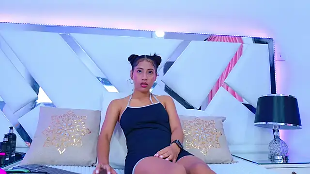 Snapshot of YesyHills chatting on 02/20/25, 06:57 YesyHills online show from 02/20/25, 06:57