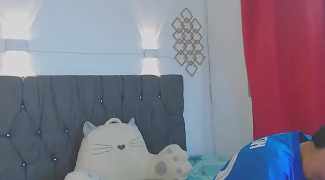 Snapshot of Isak_Millan chatting on 02/12/25, 02:45 Isak Millan online show from 02/12/25, 02:45