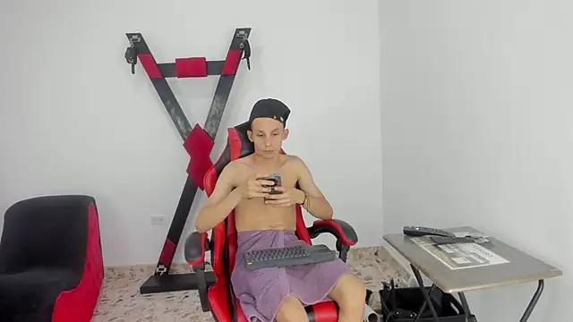 Snapshot of Isak_Millan chatting on 10/13/25, 11:27 Isak Millan online show from 10/13/25, 11:27