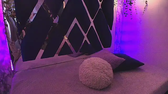 charlotte bluee online show from 10/16/25, 06:31