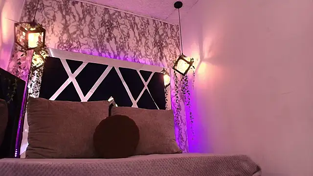 charlotte bluee online show from 01/08/26, 06:43