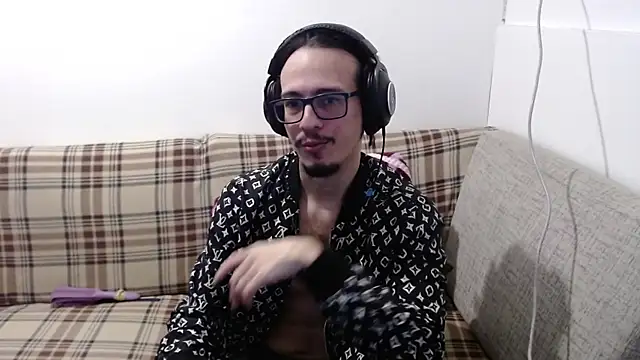 Snapshot of cholitohermoso chatting on 06/22/26, 03:09 cholitohermoso online show from 06/22/26, 03:09