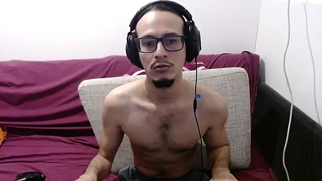 Snapshot of cholitohermoso chatting on 07/19/26, 03:05 cholitohermoso online show from 07/19/26, 03:05