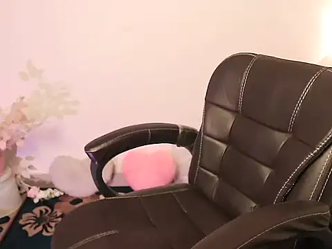 megancatluna online show from 11/23/25, 04:34