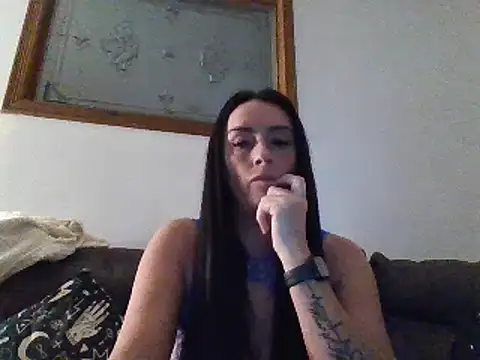 Snapshot of Layla_Gilf_Mae chatting on 02/21/25, 08:16 Layla Gilf Mae online show from 02/21/25, 08:16