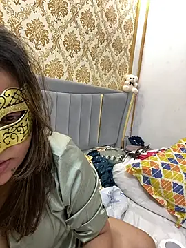 Snapshot of pihu_00777 chatting on 02/18/25, 08:36 pihu 00777 online show from 02/18/25, 08:36