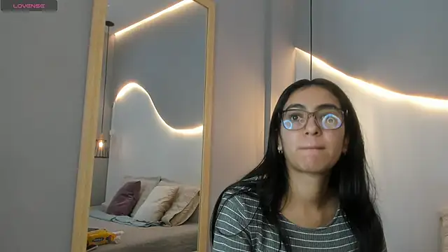 lucelly 15 online show from 10/13/25, 11:43