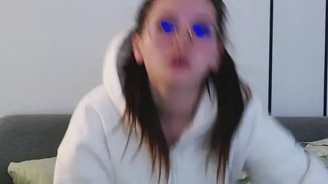 -Amora online show from 10/23/25, 11:20