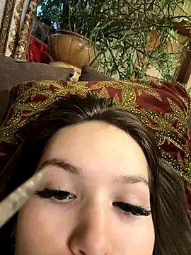 -Amora online show from 11/20/25, 12:16