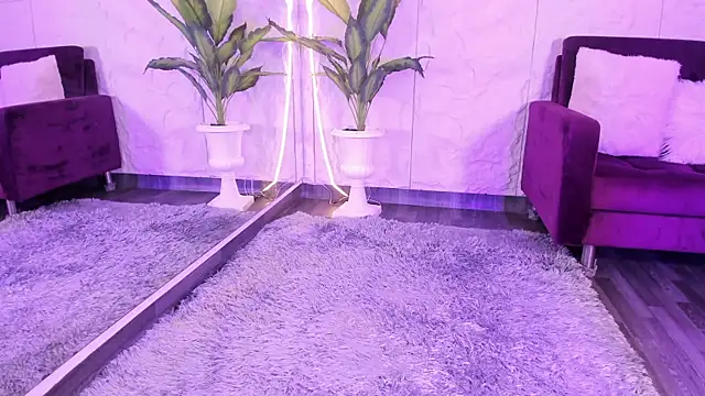 MelanieHillss online show from 12/03/25, 04:09