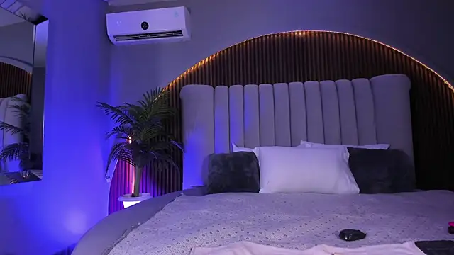 MelanieHillss online show from 01/14/26, 04:07