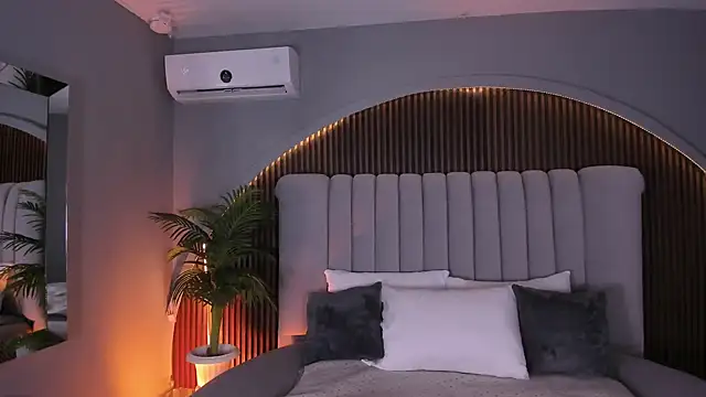 MelanieHillss online show from 01/18/26, 04:05