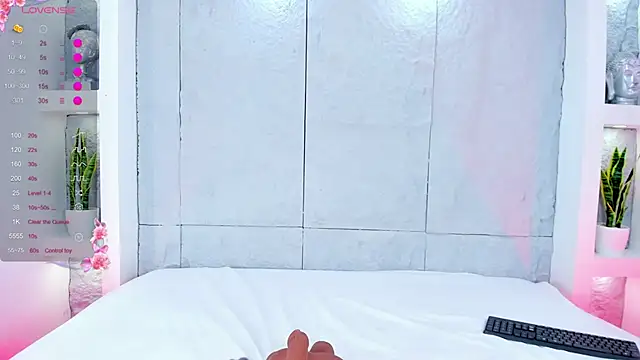 MiaMistrex online show from 10/18/25, 04:26