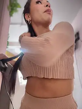 Naatalia online show from 11/28/25, 06:21