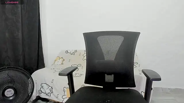 Naoko 7w7 online show from 10/05/25, 10:40