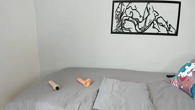 karina-lopez online show from 10/13/25, 03:01