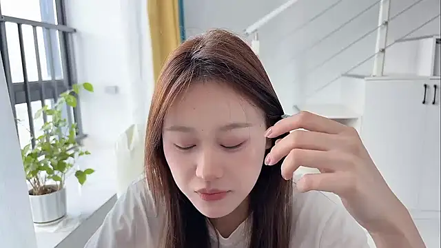 Cassie-20 online show from 10/31/25, 02:12