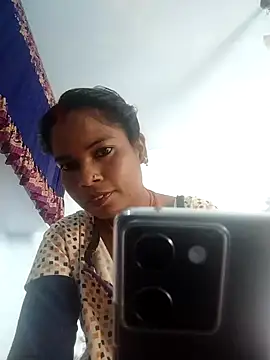 Snapshot of MEENA_ROY chatting on 02/14/25, 07:49 MEENA ROY online show from 02/14/25, 07:49