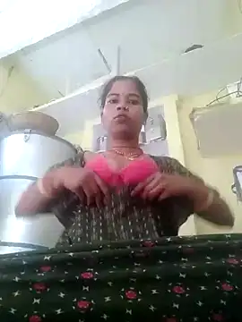 Snapshot of MEENA_ROY chatting on 02/21/25, 03:23 MEENA ROY online show from 02/21/25, 03:23