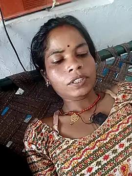 Snapshot of MEENA_ROY chatting on 04/15/26, 05:47 MEENA ROY online show from 04/15/26, 05:47