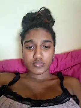 Snapshot of indianpink_lips chatting on 09/28/25, 02:44 indianpink lips online show from 09/28/25, 02:44