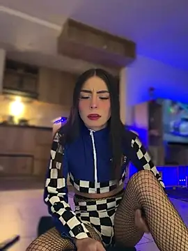 Snapshot of candycami19 chatting on 10/16/25, 04:46 candycami19 online show from 10/16/25, 04:46