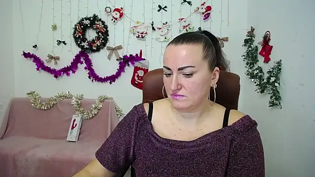 DianaMGG online show from 12/21/25, 06:26