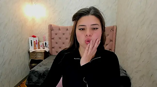 Lianngrace online show from 02/22/25, 08:09