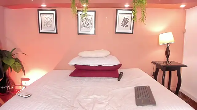 SofiaBennett  online show from 03/18/26, 12:08