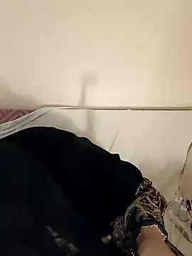 Snapshot of Loly2025 chatting on 11/13/25, 05:45 Loly2025 online show from 11/13/25, 05:45