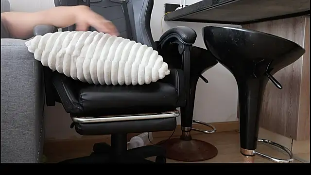 Karla Stein2025 online show from 12/14/25, 04:01