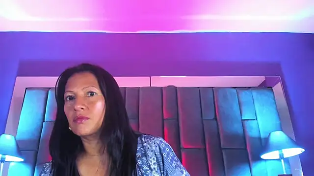 Aisha Nowak online show from 03/07/25, 12:15