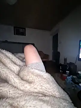 Snapshot of DerechteJunge chatting on 10/22/25, 12:00 DerechteJunge online show from 10/22/25, 12:00