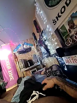 Snapshot of Feca657 chatting on 11/11/25, 11:05 Feca657 online show from 11/11/25, 11:05