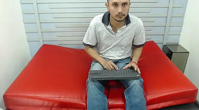 Snapshot of JhonTorres018 chatting on 02/25/25, 10:18 JhonTorres018 online show from 02/25/25, 10:18