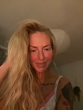 Fiery Blonde LexiX online show from 10/20/25, 09:59