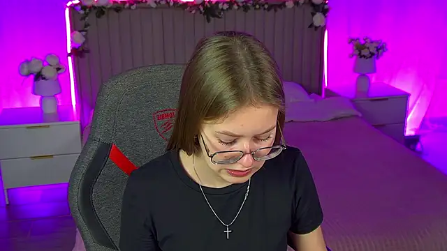 EveMundie online show from 11/25/25, 12:38