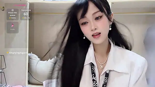 Snapshot of yueyue2003 chatting on 06/11/26, 12:36 yueyue2003 online show from 06/11/26, 12:36